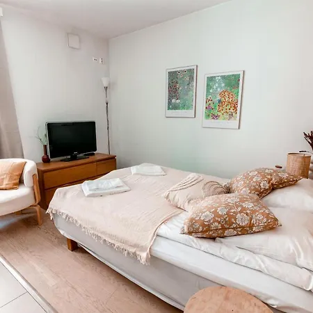 2ndhomes Compact By The Esplanade Park Apartment *